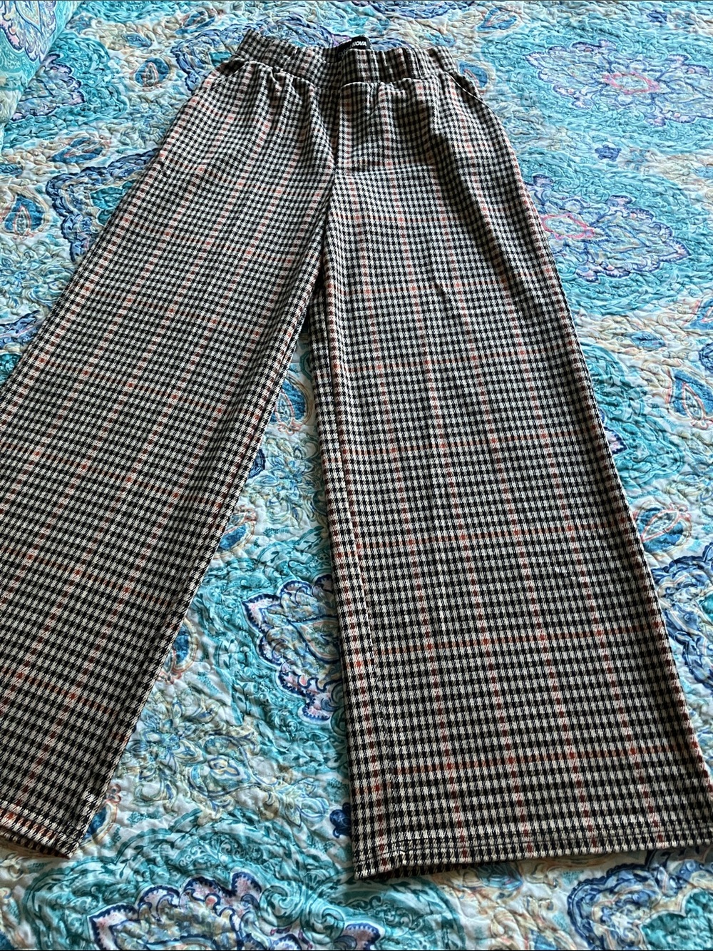 Fashion Nova Wide-Leg Checked Pants in Black and Brown